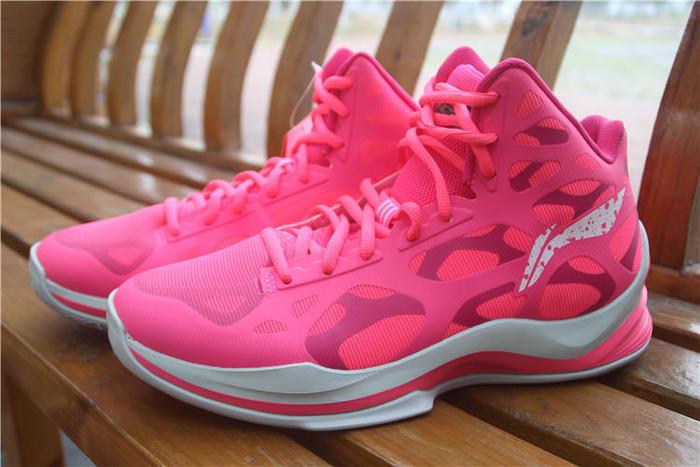 阿迪耐克鞋的差别,耐克阿迪哪个品牌鞋舒服