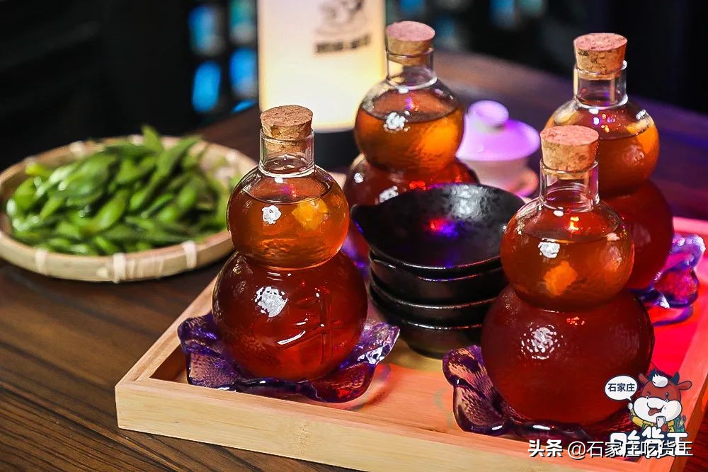 成都贰麻酒馆点啥酒,成都爆火的贰麻酒馆携手泸州老窖