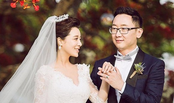 央视播音员胡蝶有几次婚姻,胡蝶荣立二等功