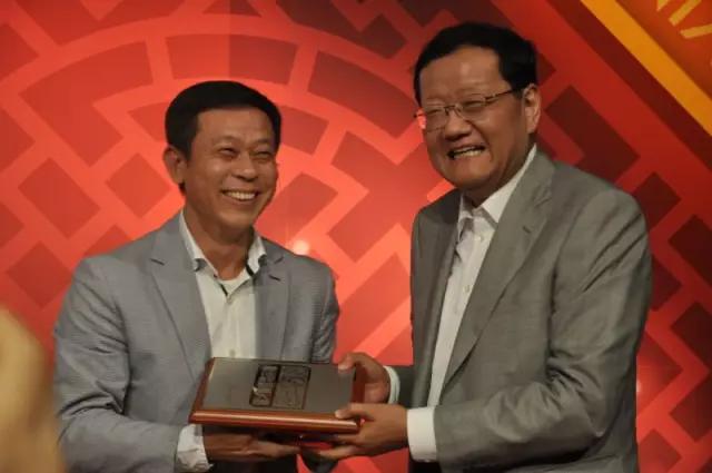 他是凤凰名嘴，凤凰高层三顾茅庐他才肯加入，如今以笔杆论天下事