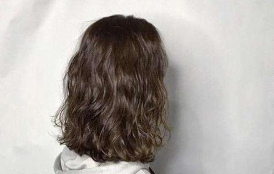 烫发后第一次洗头注意事项,第一次烫发要注意什么你都知道吗