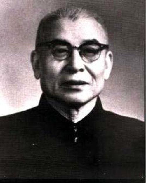 浅谈55年授衔时未任＂四副二高＂职务的行政三级人员任职与工资