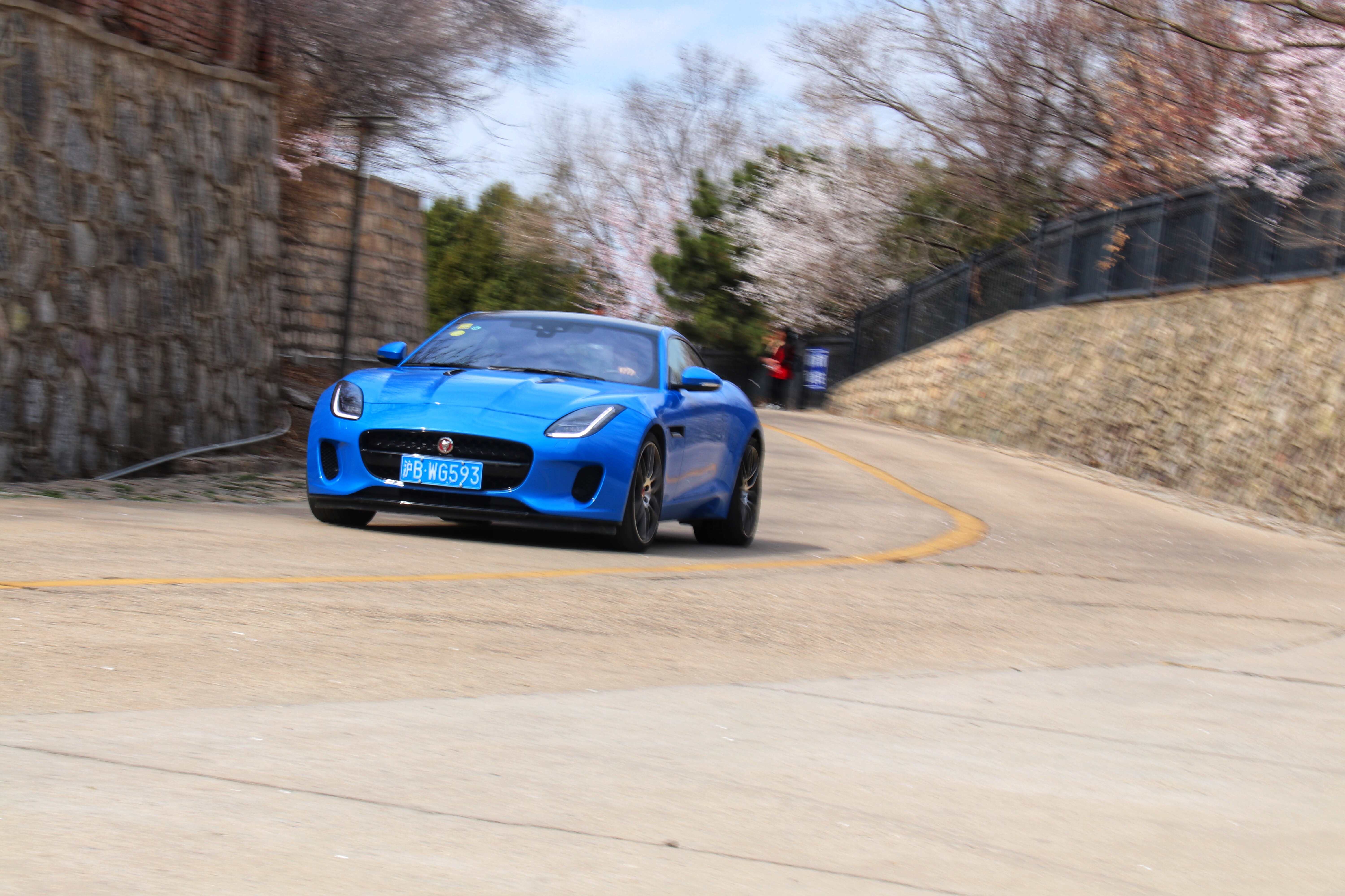 与“赫本”独享二人世界，焦点测试F-TYPE2.0T