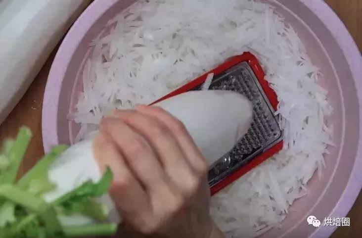 超好吃的广式萝卜糕附教程,现成萝卜糕怎么煎