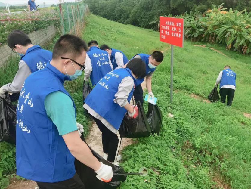 “保护水源，我是行动者”——肇庆高新区生态环境服务中心开展北江饮用水源保护区义务清扫垃圾志愿活动