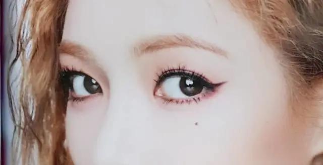 流星眉唇化妆教程,流星眉的化妆方法