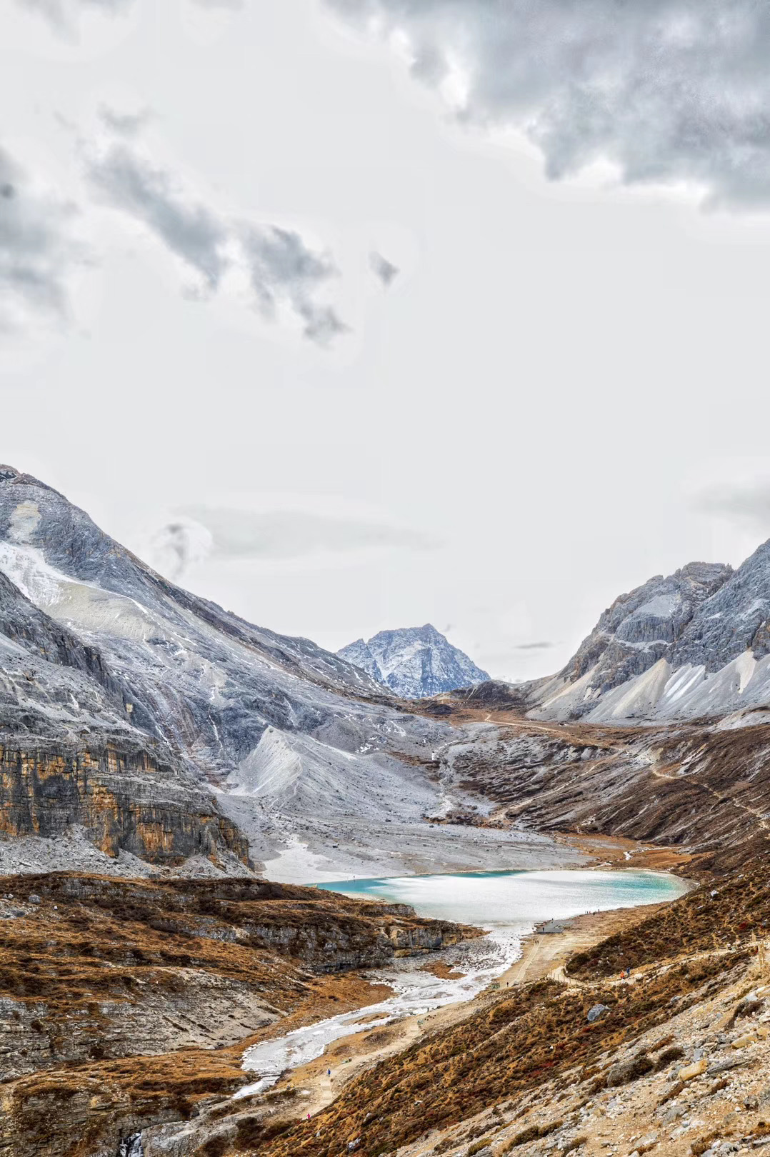 稻城亚丁出新政策，4种情况享受免票，神山下的风光是世外仙境