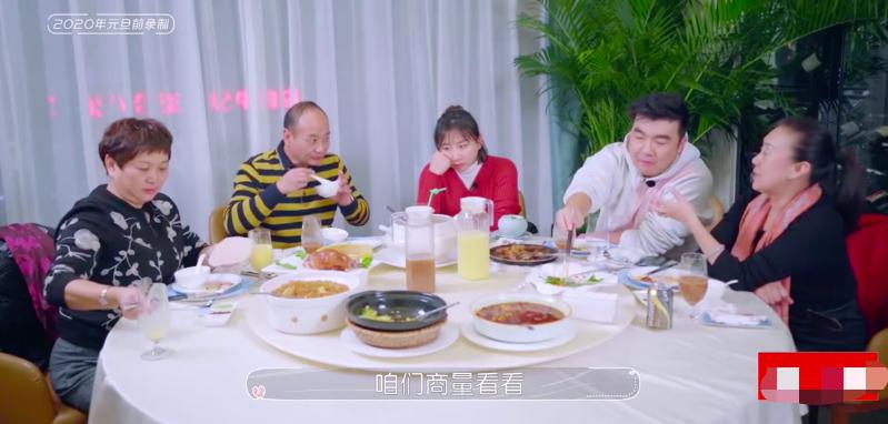 回顾何雯娜的成长经历,现在的何雯娜