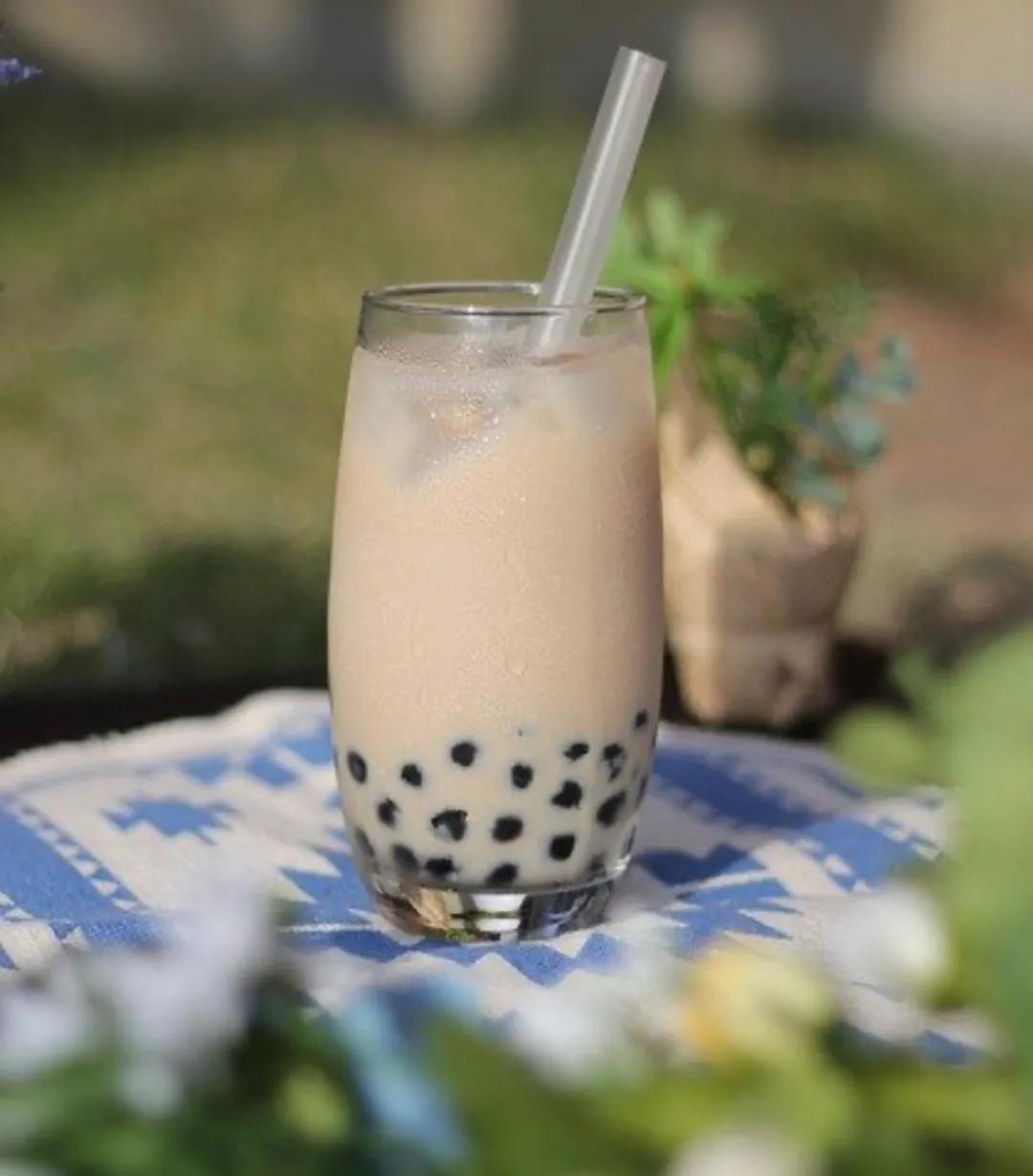 秋天第一杯奶茶英文怎么说,秋天的第一杯奶茶的英语是什么