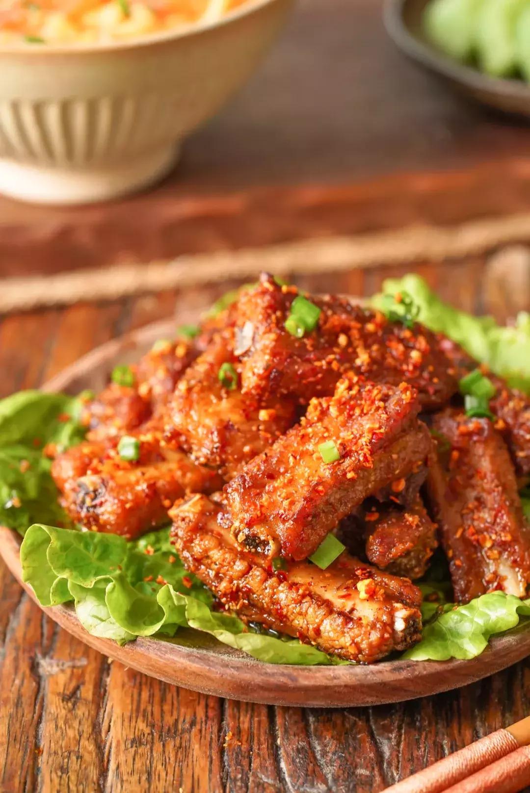 蒜香排骨椒盐排骨最正宗的做法,椒盐蒜香排骨的做法和腌制方法