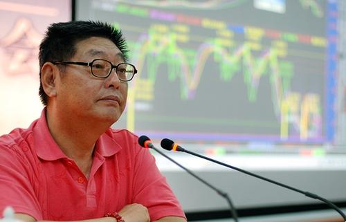 中国第一股民杨百万,股神杨百万受邀央视分享炒股三年