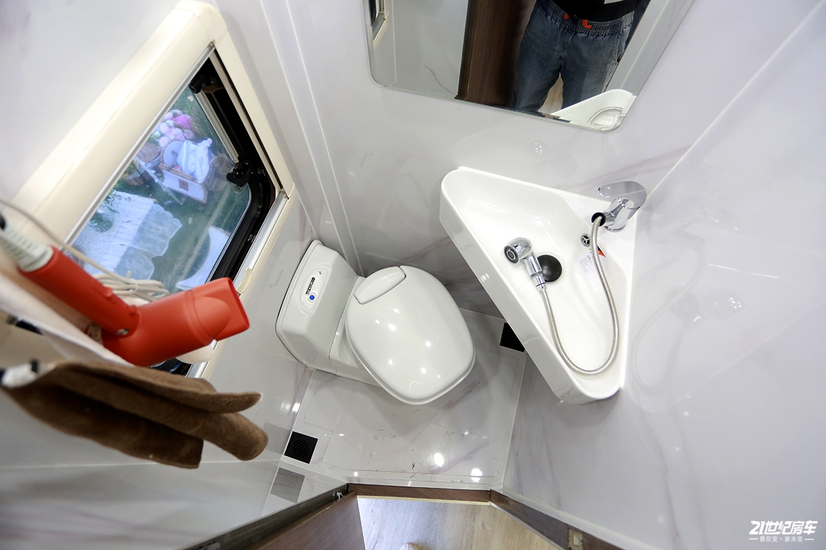 上汽大通maxusv90别墅版房车,大通原厂v90c型房车2021旗舰款