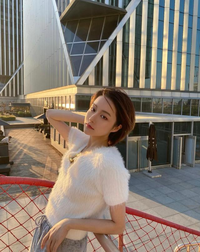 这几种人不适合穿“带毛的衣服”，穿海马毛显胖，穿貂像暴发户