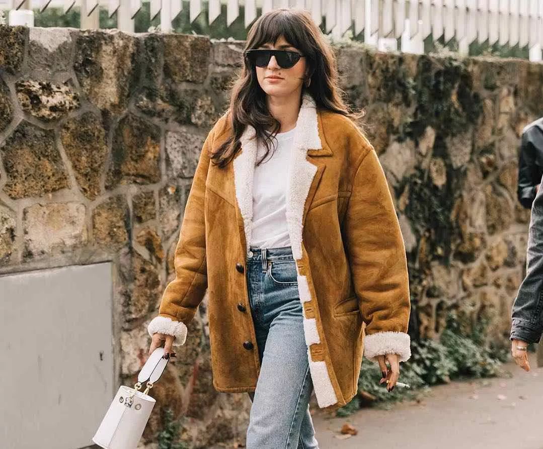 秋天换季内搭怎么选?选对一款白色打底衫,轻松承包多款造型