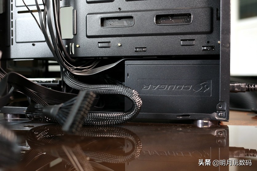 电脑无故重启是固态硬盘坏了吗,电脑无故重启是硬盘坏了么