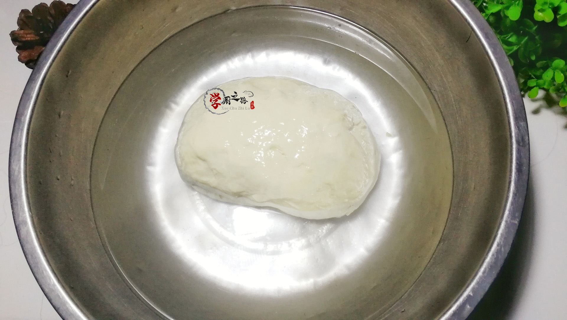 凉皮开裂沾箩不劲道？看60岁凉皮摊主如何操作，丝滑劲道一揭就掉