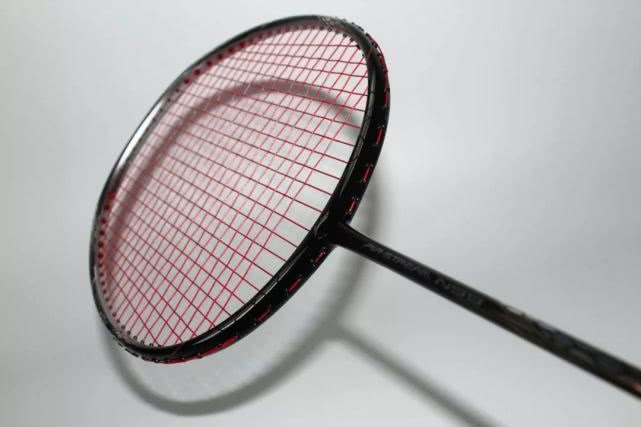 进攻型羽毛球拍推荐排行榜前十名,快速进攻高端羽毛球拍推荐