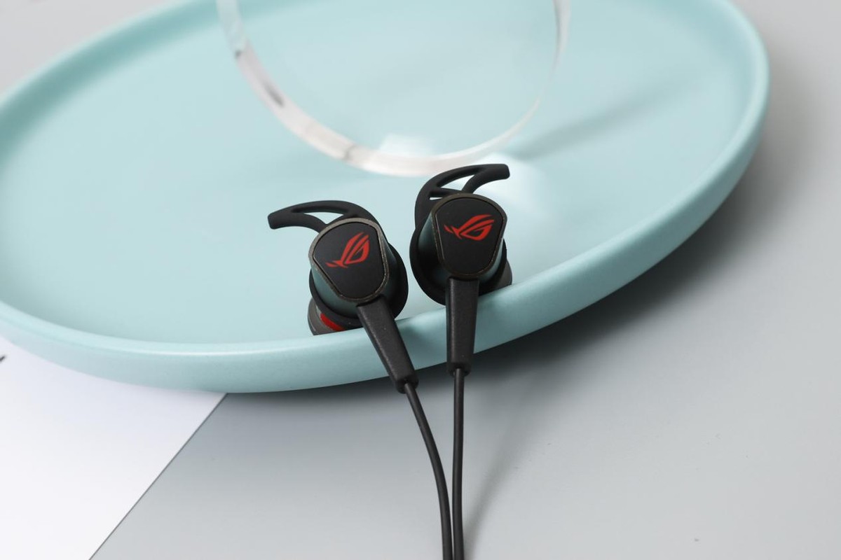 rog降临耳机1和2代区别,rog降临2标准版月曜白入耳式