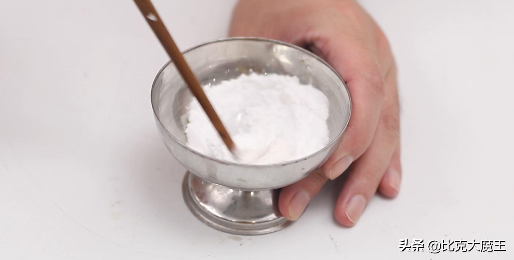 白墙脏了不用重新刷，墙壁上抹一点，简单擦一擦就干净，省力省事