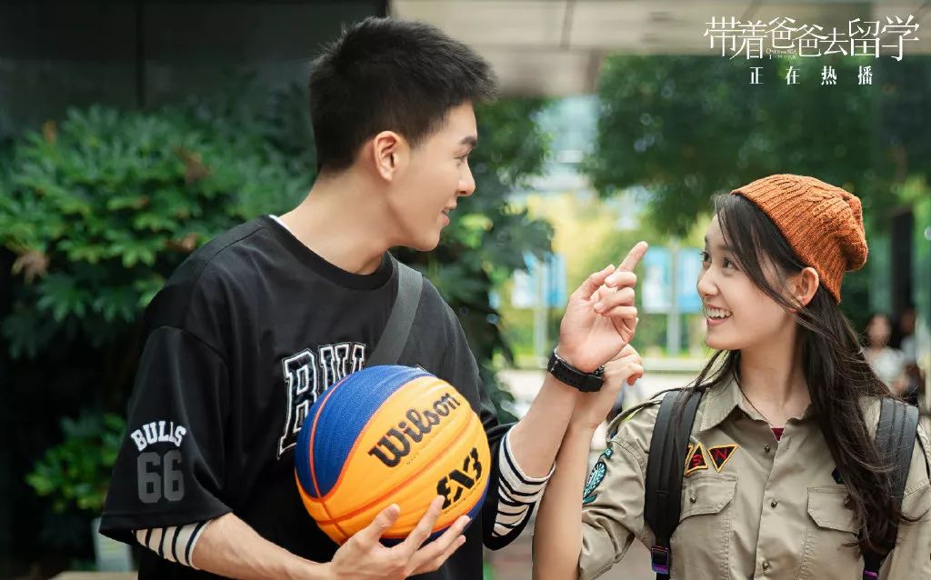孙红雷被批浮夸，引留学生*攻围**的《带着爸爸去留学》真的尴尬吗？