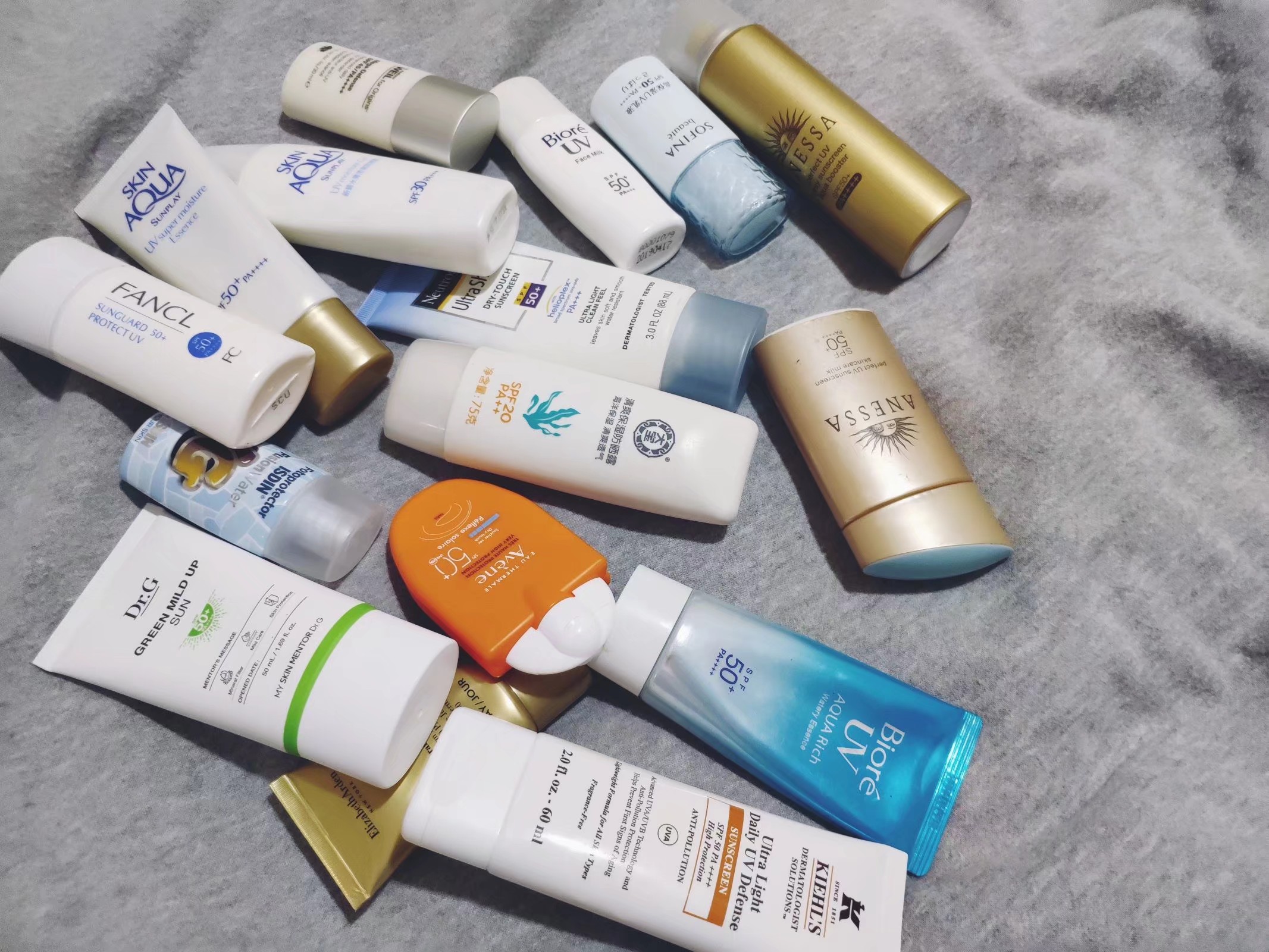 夏天防晒用隔离霜还是防晒霜好呢,防晒霜4个加推荐平价