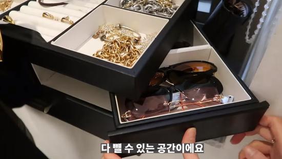 韩国美女晒独居公寓引11万人围观衣帽间全是名牌