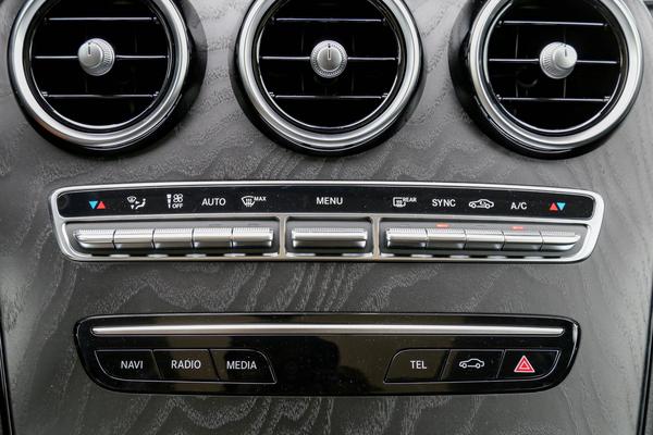 奔驰c200点评,奔驰c200内饰后座图片