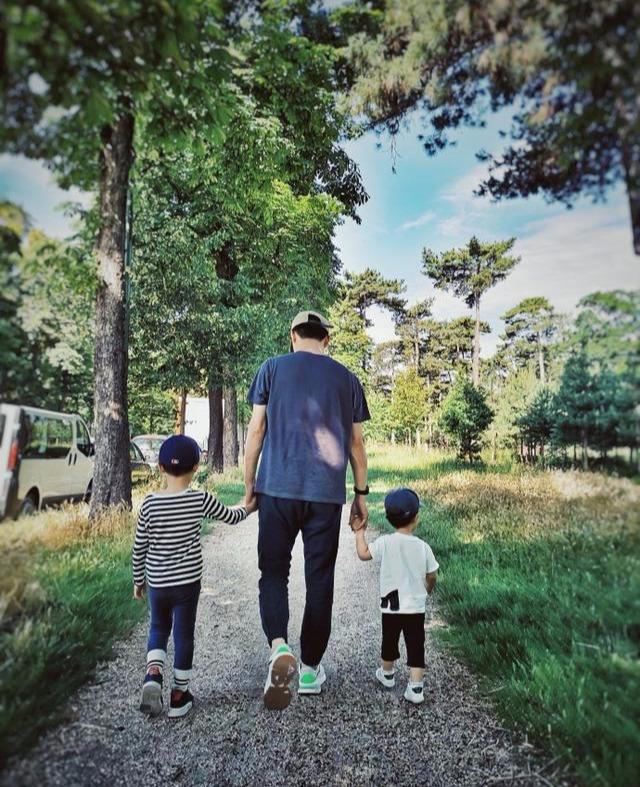 靳东和江珊真的同居过5年吗,靳东与离过婚的江珊