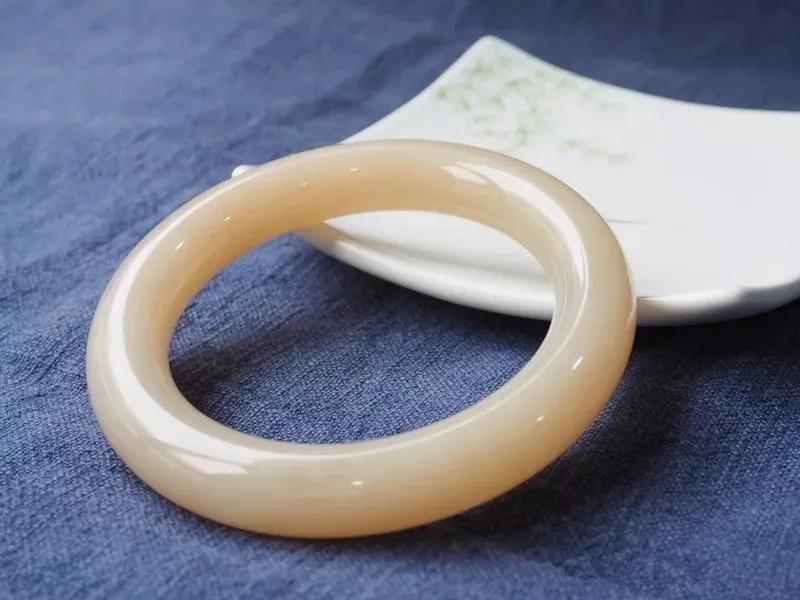 30岁女生适合的气质手镯,20多岁3000至5000元翡翠手镯推荐