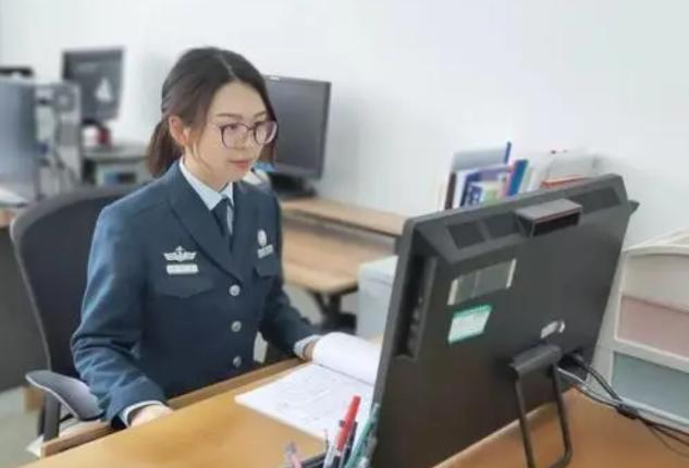 军队文职基本工资就有9000吗,军队文职招聘难吗