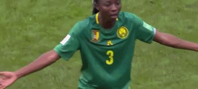 女足世界杯丑陋一幕！非洲弱旅输不起，推中国裁判+朝对手吐口水