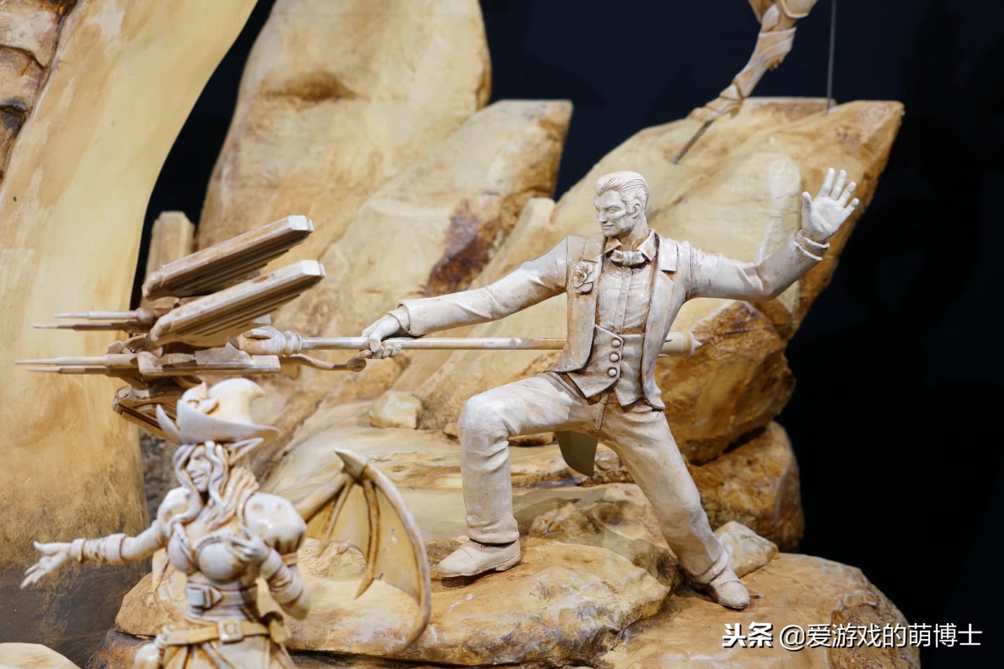 重现经典LCK对战，《英雄联盟》主题公园打卡雕塑创作