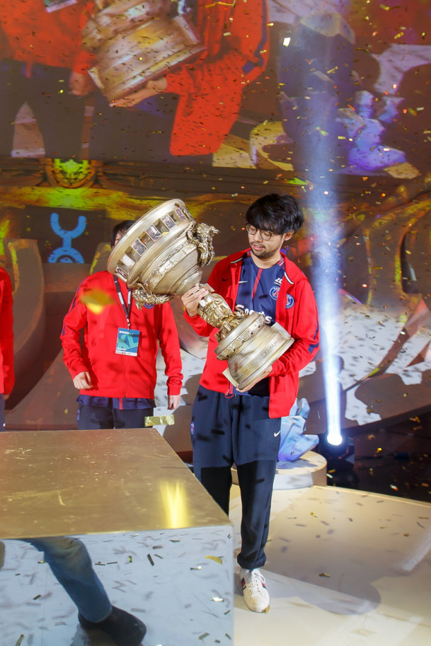 文kaka武Maybe人生有梦各自精彩