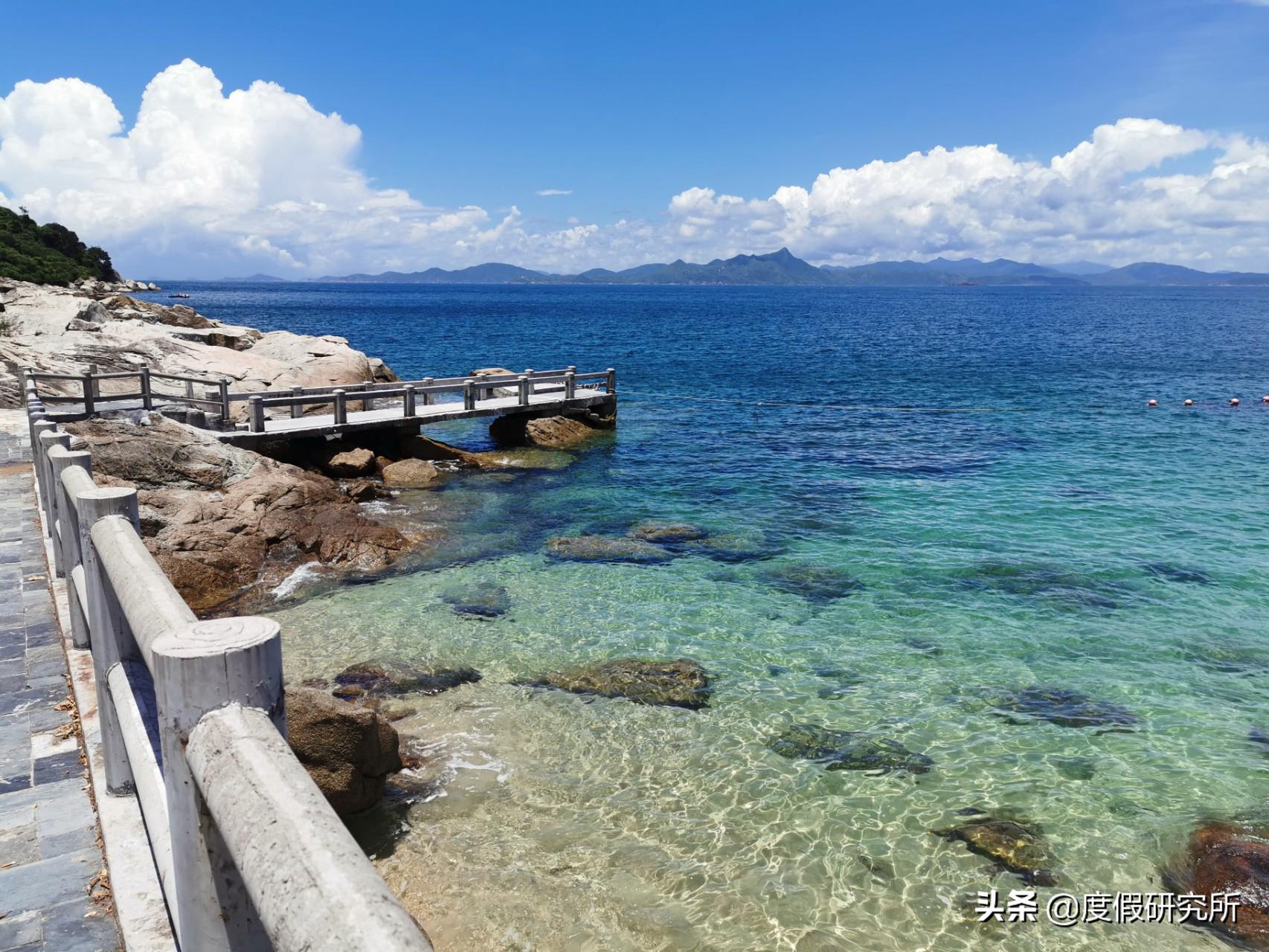中国媲美马尔代夫海滩,海水很清澈的地方外国