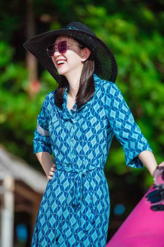 唐一菲早期视频,唐一菲个人收入