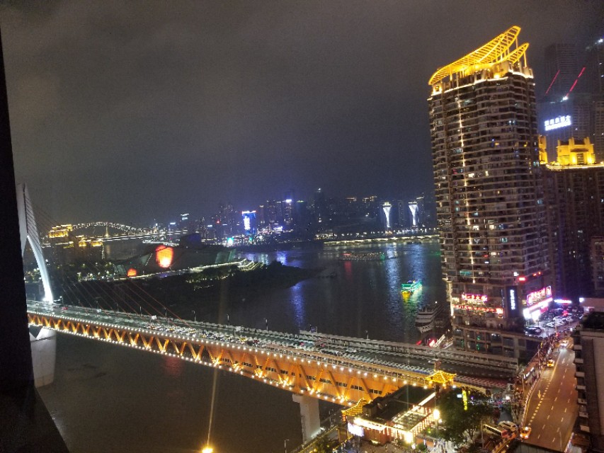 和颐洪崖洞酒店江景落地窗,和颐重庆解放碑洪崖洞店选房