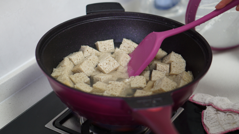 英国帝伯朗钛钻不粘锅,做一桌好菜,只需要这一口锅