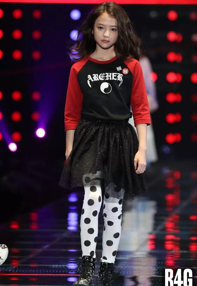 blackpink领奖看ellagross跳舞,blackpink小师妹唱歌