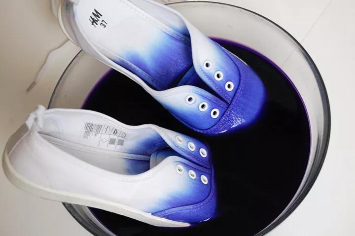 穿腻了小白鞋可以这样来改造,教你把小白鞋变潮流