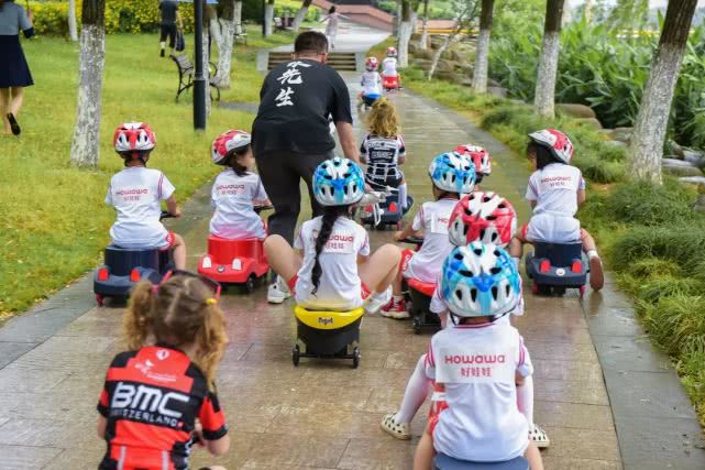 好娃娃儿童扭扭车,好娃娃扭扭车小朋友怎么骑