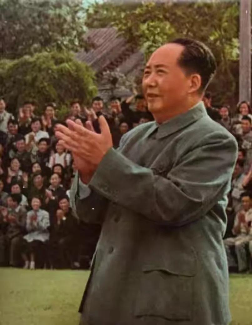 青年节，读诗词《水调歌头.游泳》，想起毛*东泽**那不老的青春情怀