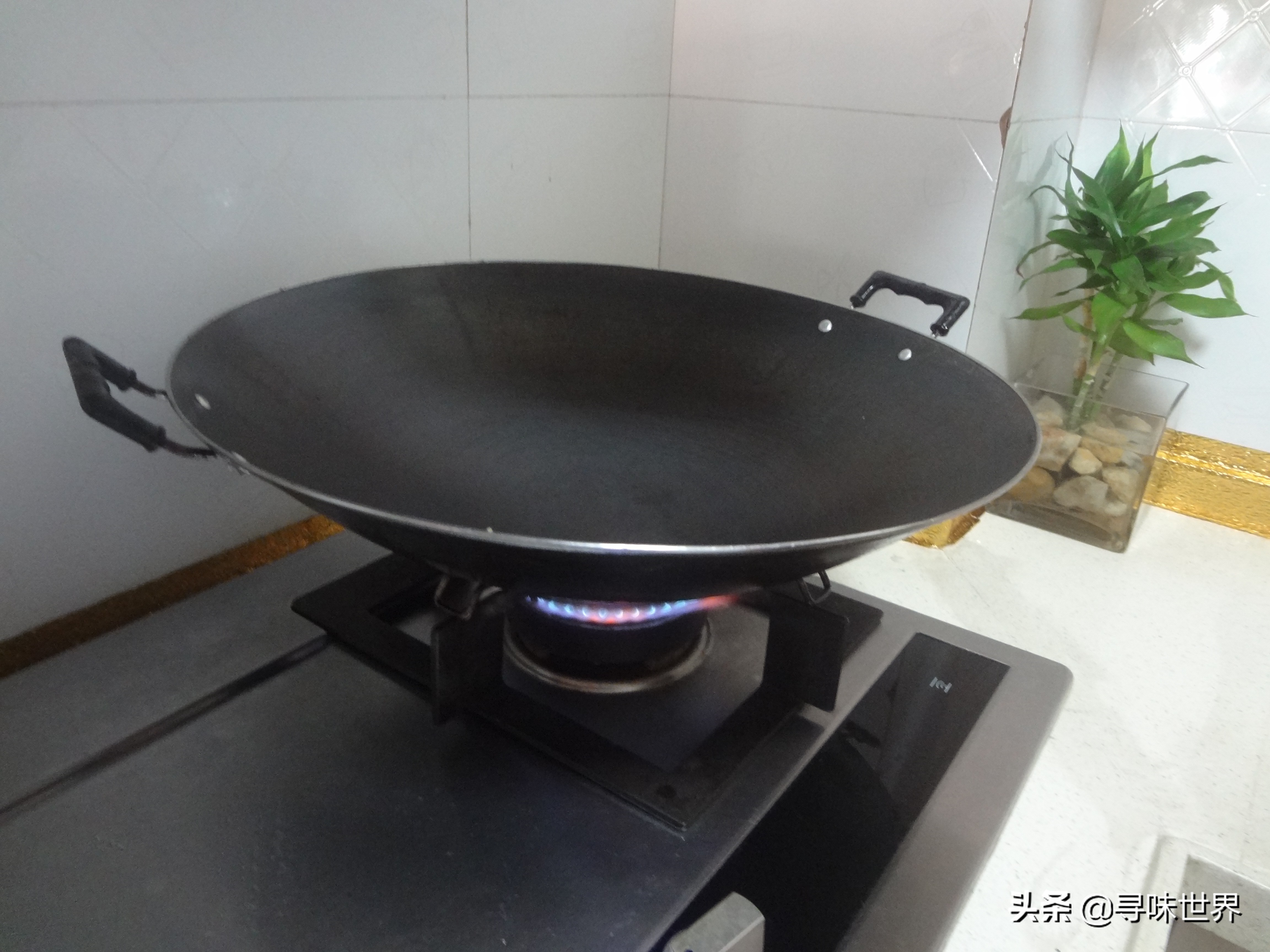 新铁锅去除铁锅锈的最佳方法,怎么防止铁锅生锈沾锅