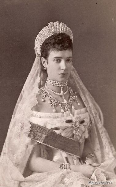 22岁丧子,英国王室觊觎她的珠宝,壕到闪瞎眼的俄国末代皇太后