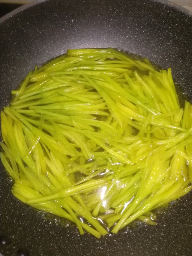 鲜黄花菜蛋汤,鲜黄花菜蛋花汤