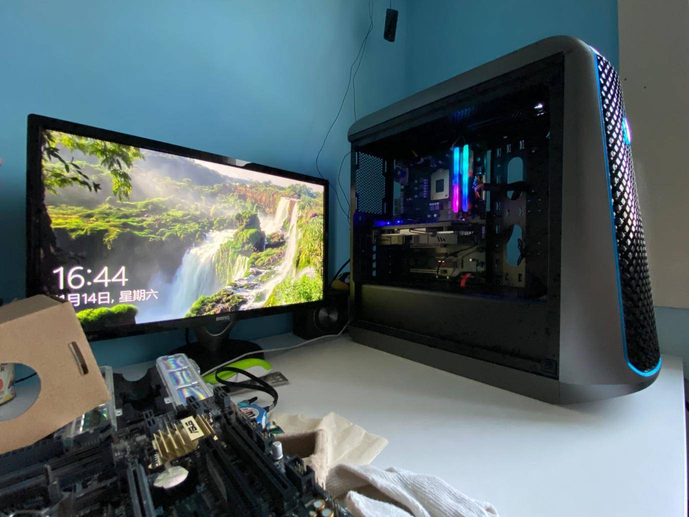 电脑系统是装在主板还是cpu上,电脑换了cpu和主板要重新装系统吗