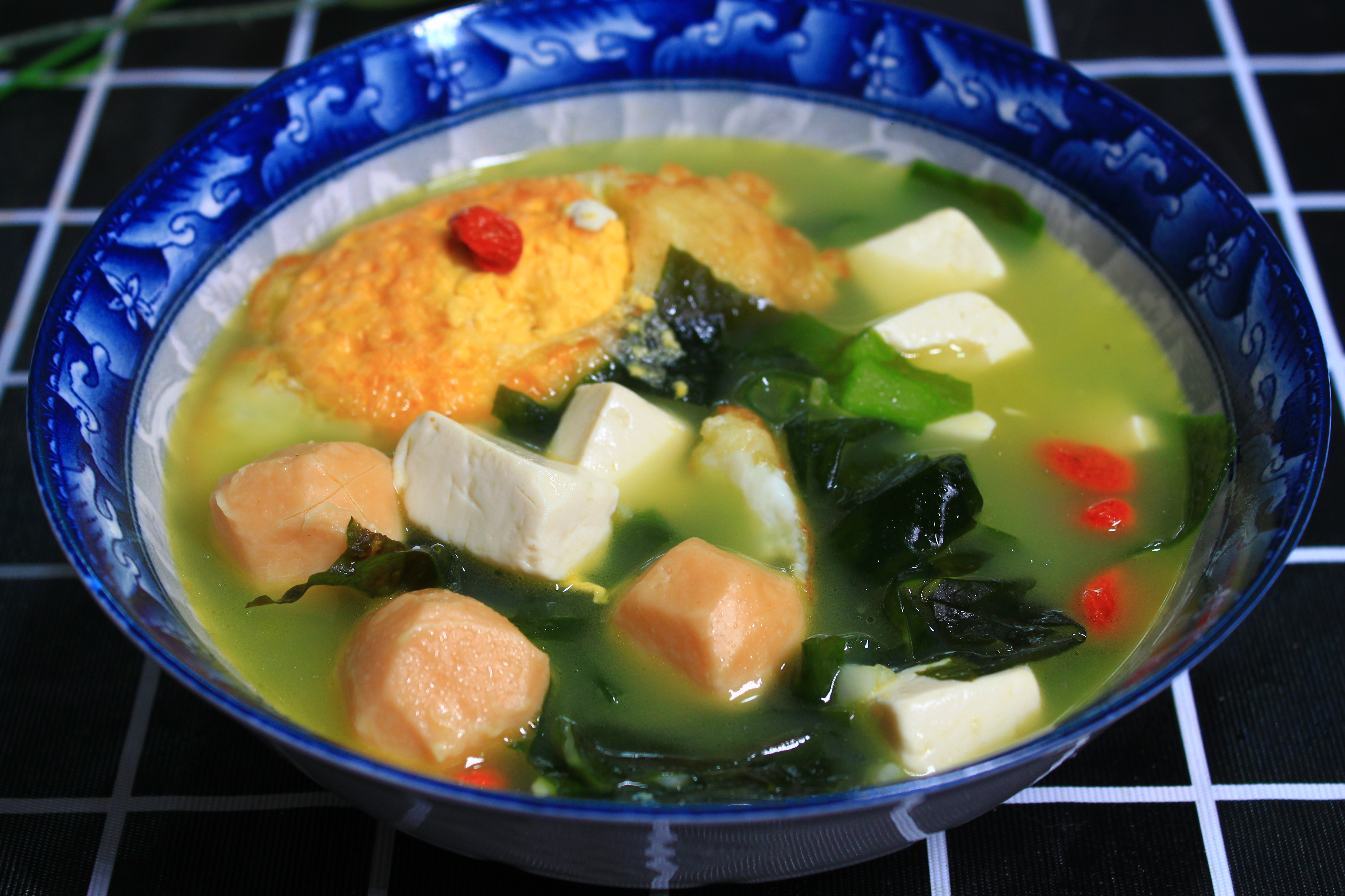 补钙食物排行榜第一名牛奶,补钙最佳食物豆浆和牛奶