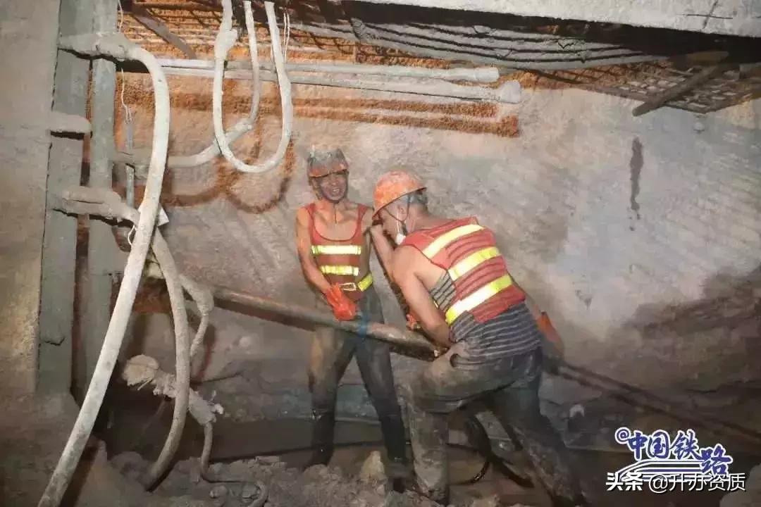 中国耗时最长至今尚未完工的隧道,中国最长的隧道双螺旋隧道