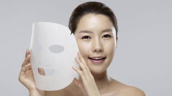 冬天敷面膜有什么好处和功效,冬天敷面膜的功效和作用