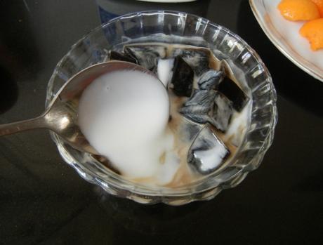 木瓜酸奶龟苓膏的正确做法,消暑利器龟苓膏美味与健康兼得