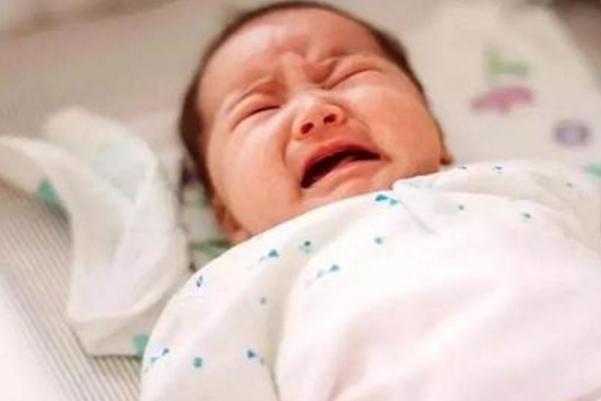 宝宝睡眠小方法,新生婴儿睡眠浅一放下就醒